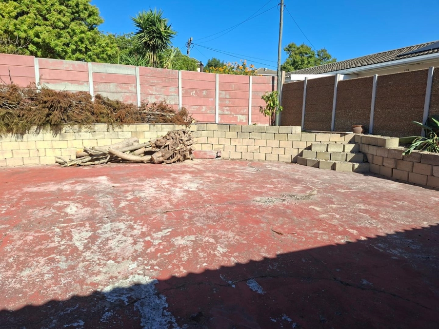 5 Bedroom Property for Sale in Protea Heights Western Cape